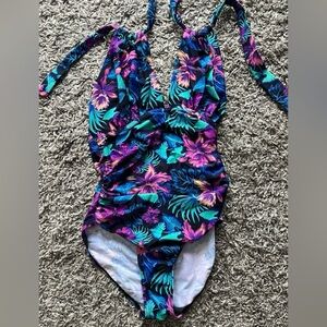 Floral v-neck swimsuit sz L